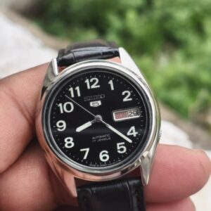Vintage Seiko automatic numeric black dial